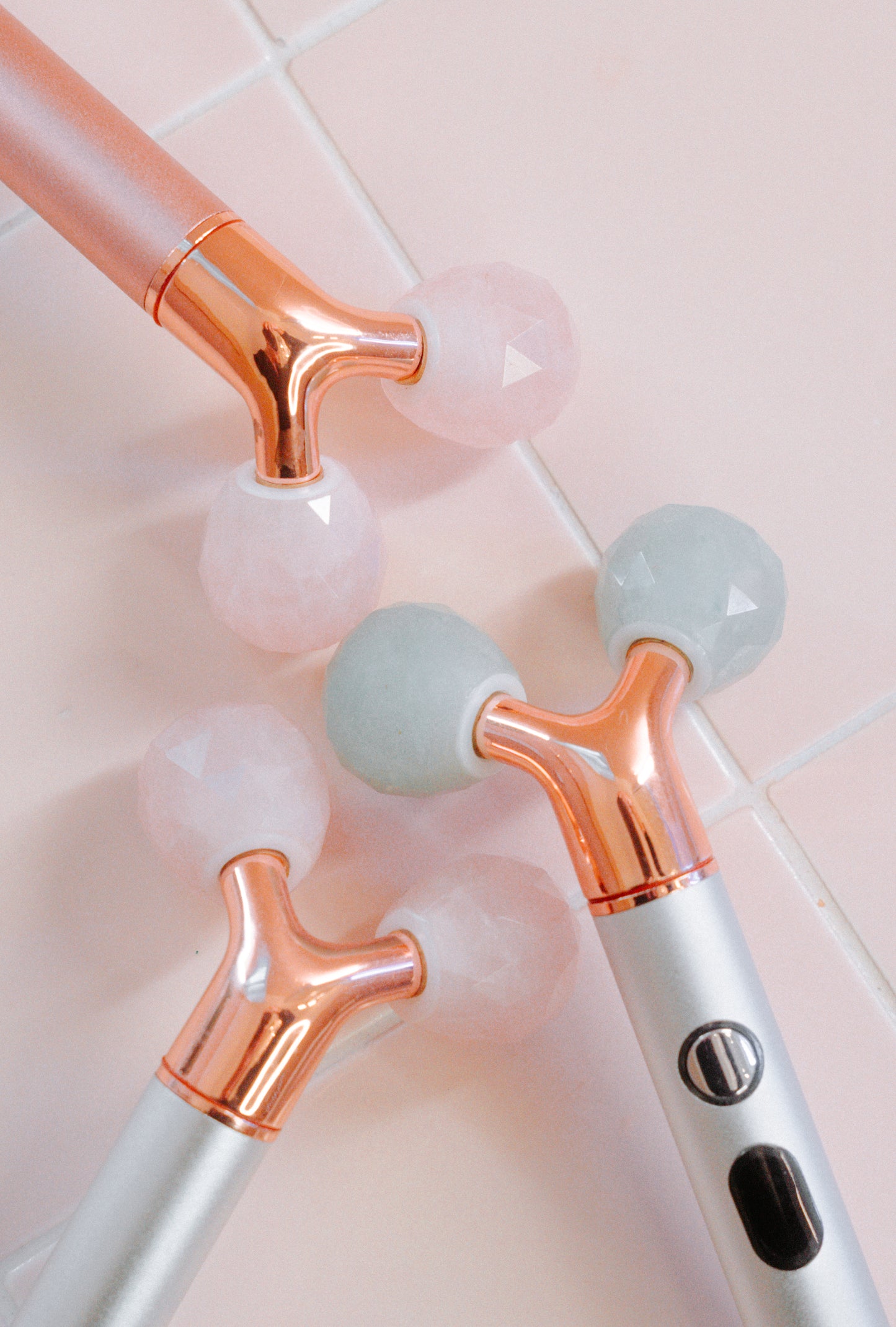 Vida natural jade vibrating lift &  countour beauty roller